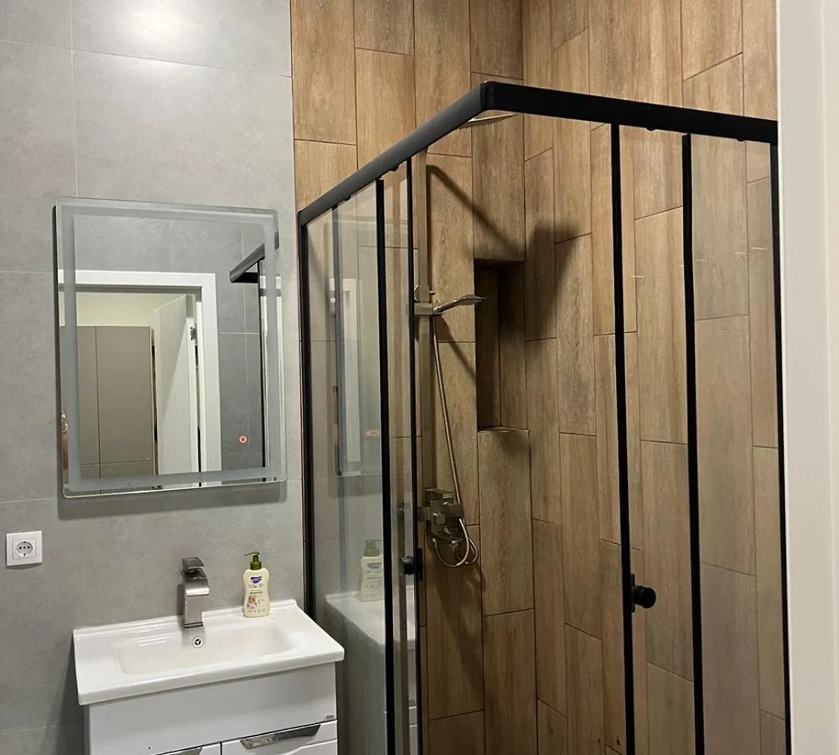 Cozy Apartments In The Centre Of The City Almaty